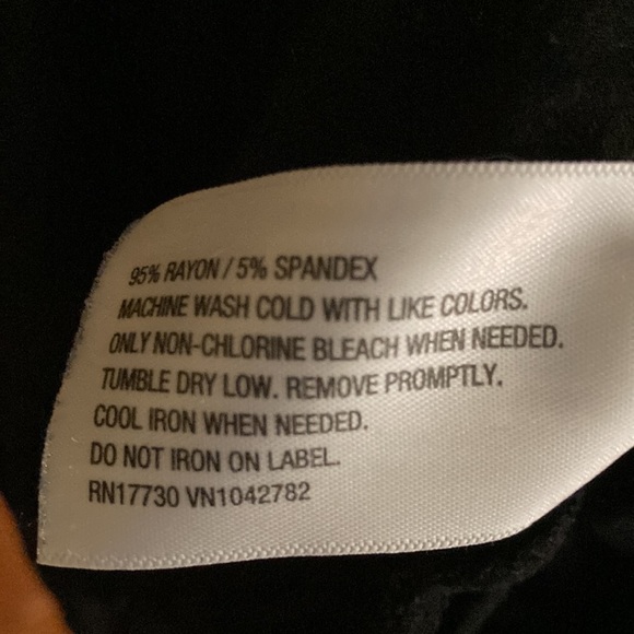 5️⃣ for 2️⃣5️⃣ | Liz Lange Maternity | Top | S - Picture 5 of 8